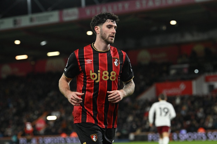 开云-记者：未来几日尤文将与塞内西进行新接触，希望在六月前敲定球员